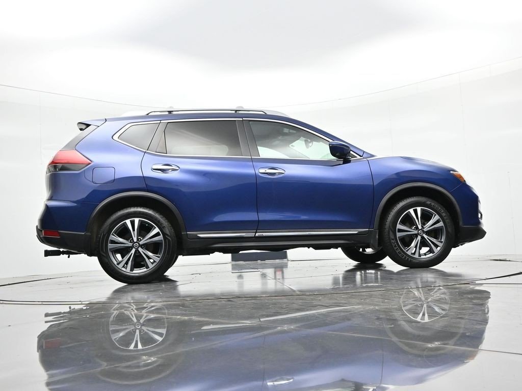 Used 2017 Caspian Blue Nissan SL image 20