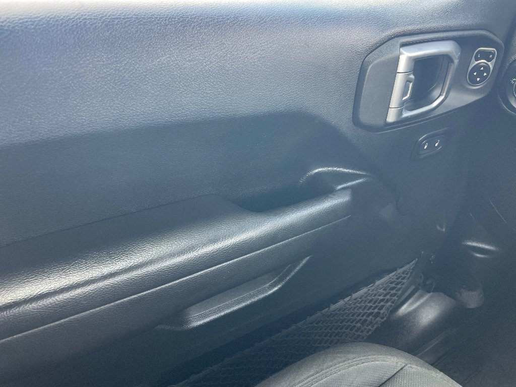 Used 2018 Granite Crystal Metallic Clearcoat Jeep Sport S image 12