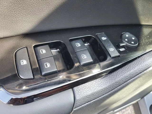 2025 Kia Sportage EX - Photo 18