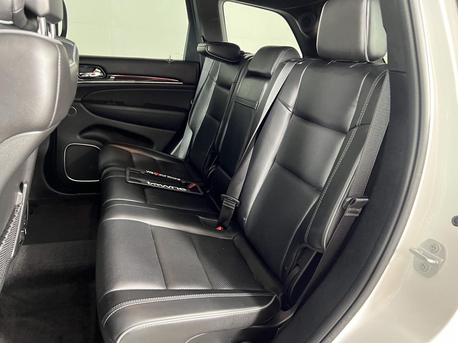 Used 2019 Ivory 3-Coat Jeep Overland image 15