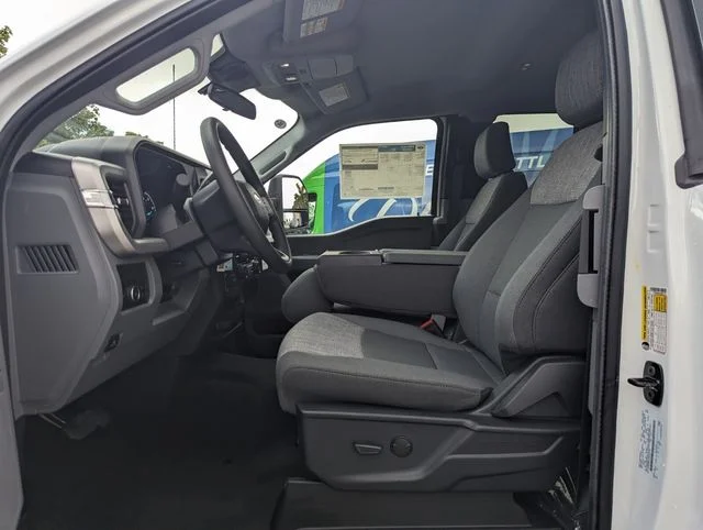 New 2025 Oxford White Ford F-350® XLT image 6
