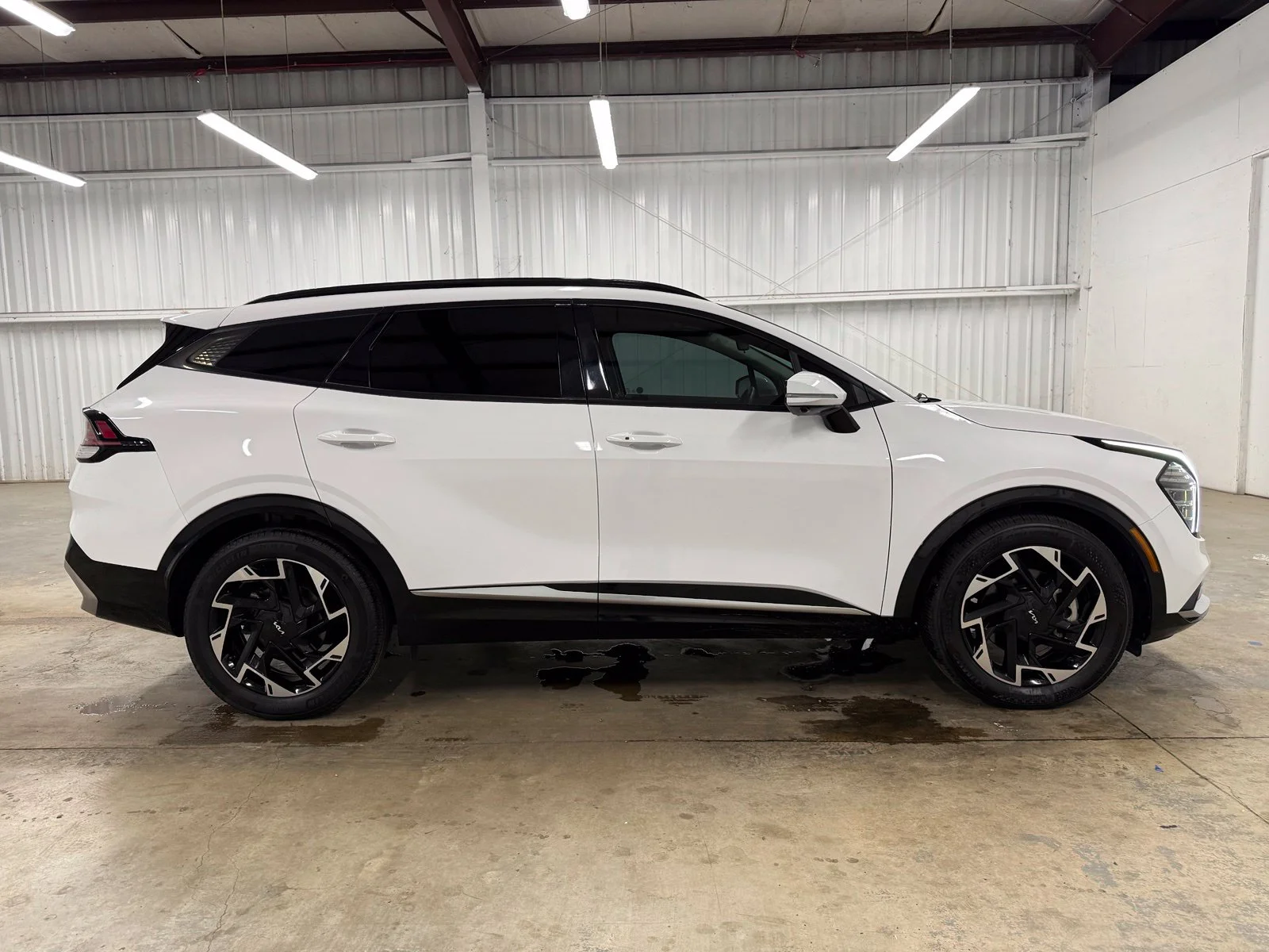 Used 2023 White Kia SX-Prestige image 5