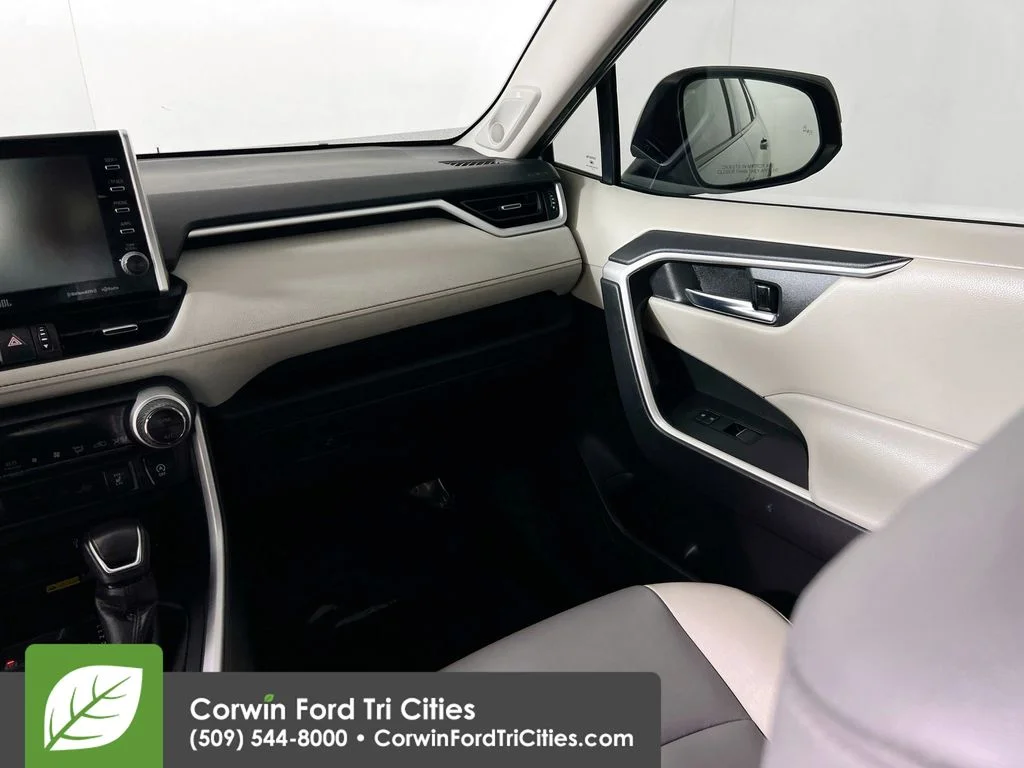 Used 2022 Gray Toyota XLE Premium image 28