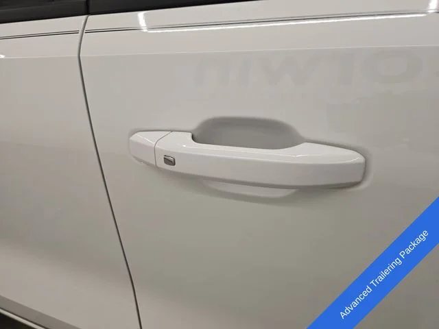 Used 2024 Summit White Chevrolet Z71 image 9