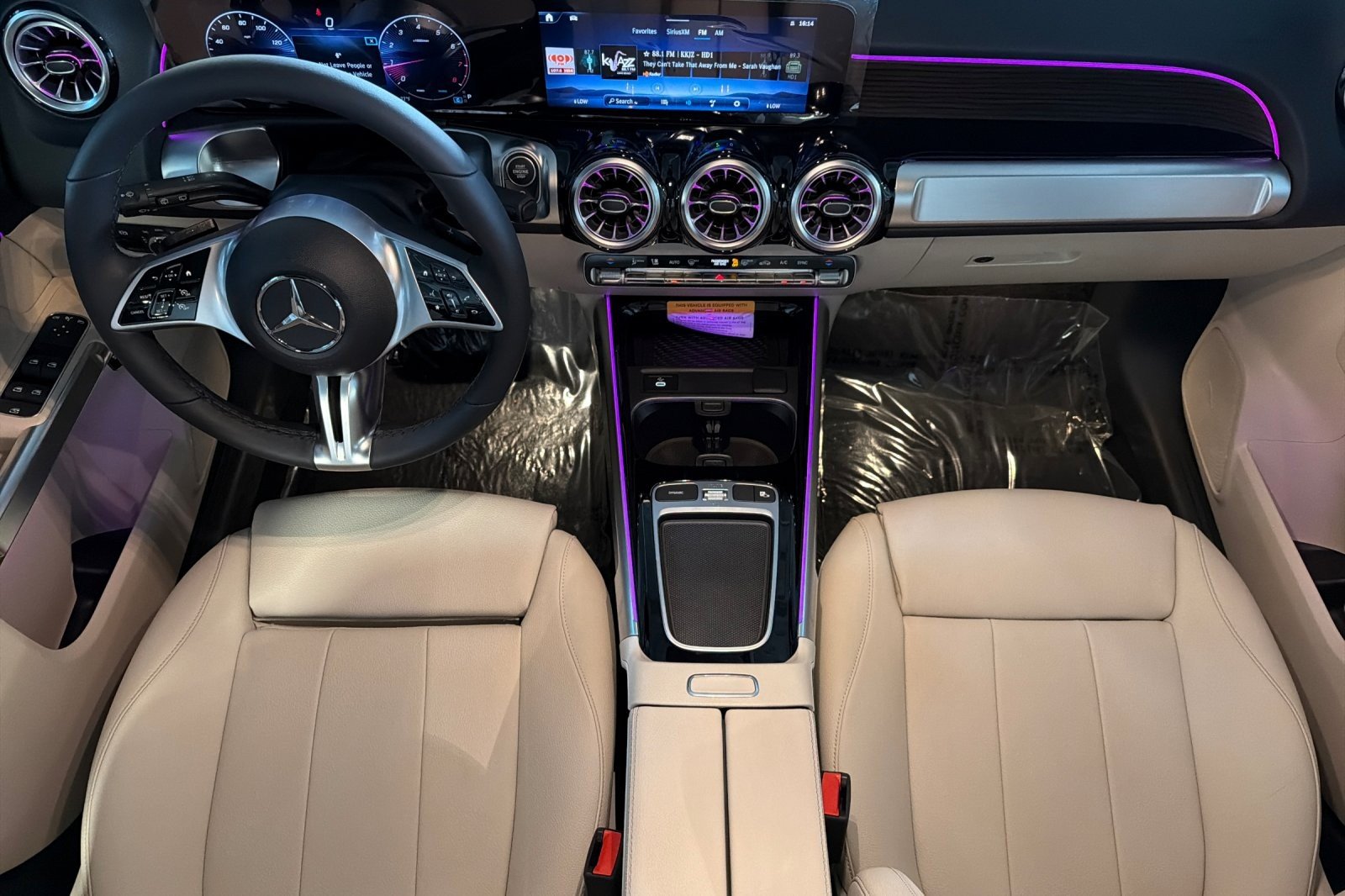 New 2026 Polar White Mercedes-Benz GLB 250 SUV image 12