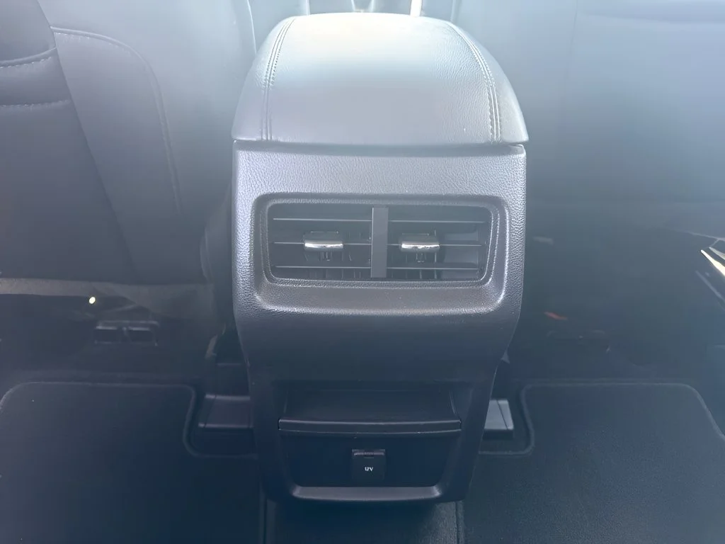 Used 2018  Ford SEL image 12