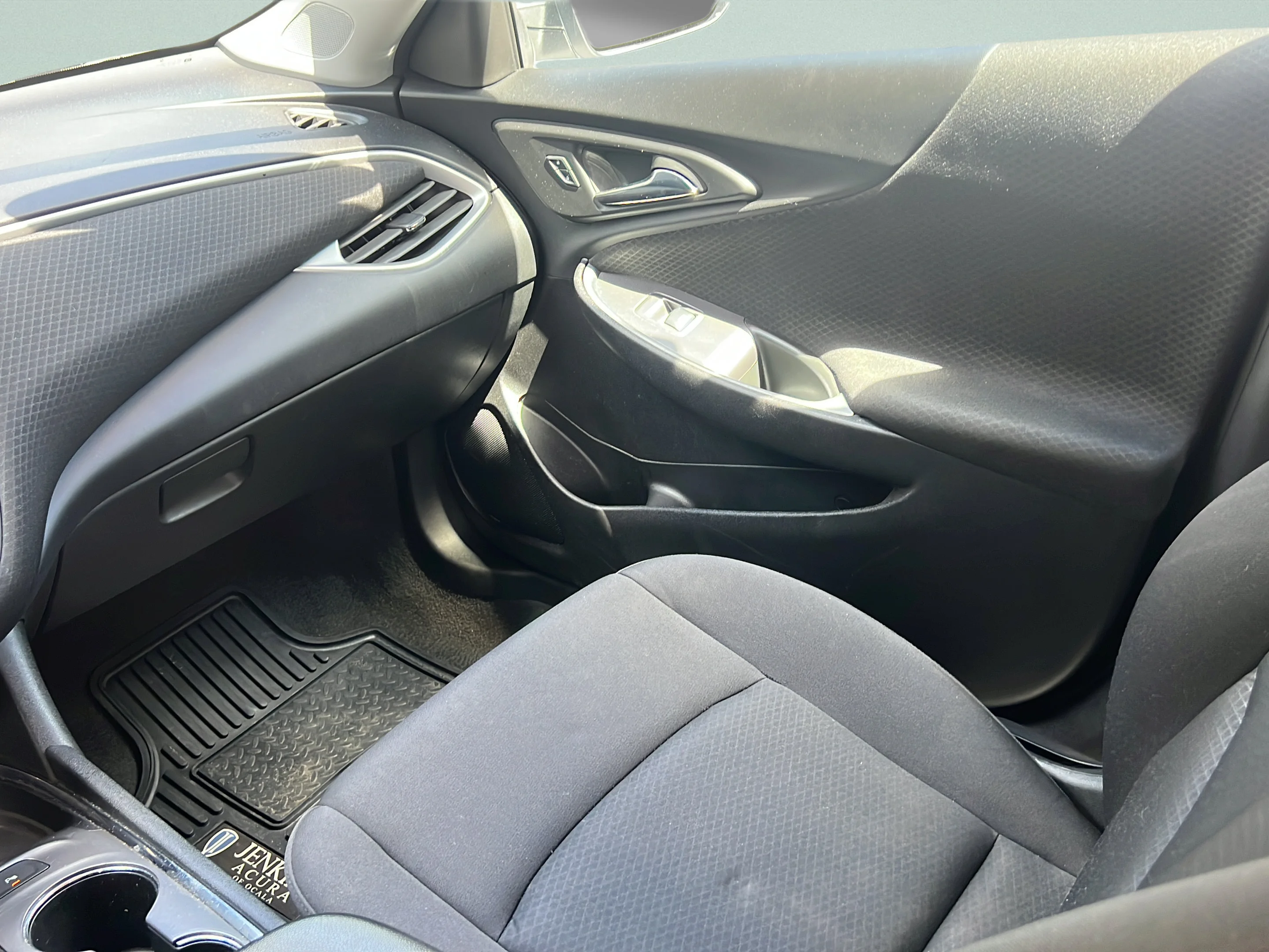Used 2024 Summit White Chevrolet LT image 12