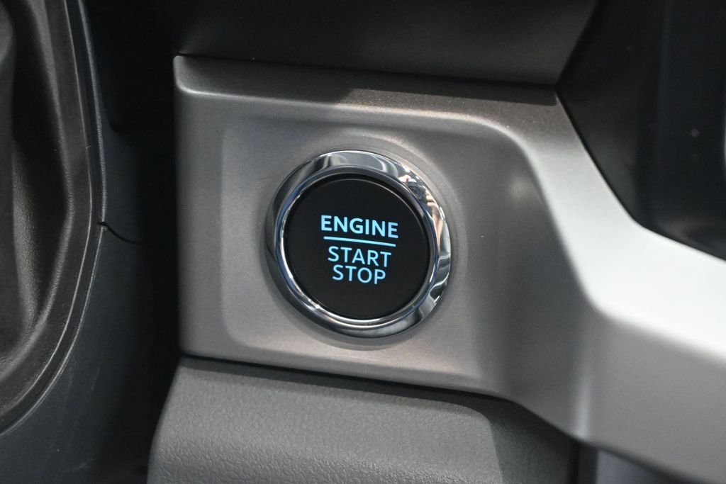 New 2026 Oxford White Ford XLT image 13