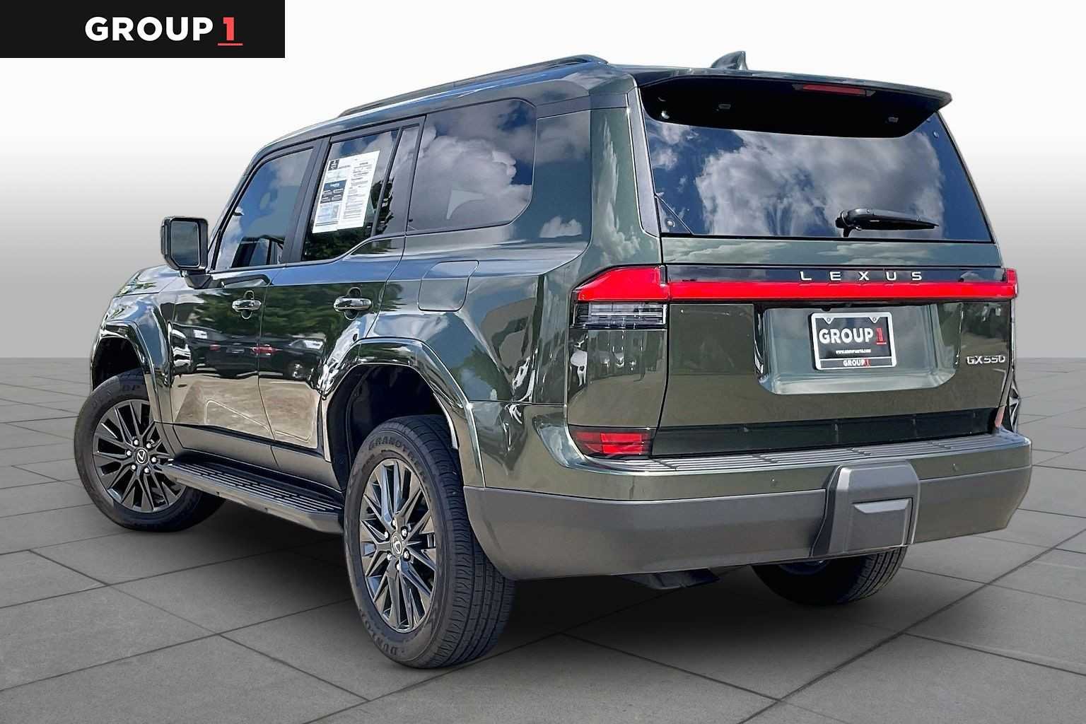 Used 2025 Nori Green Pearl Lexus Premium image 10