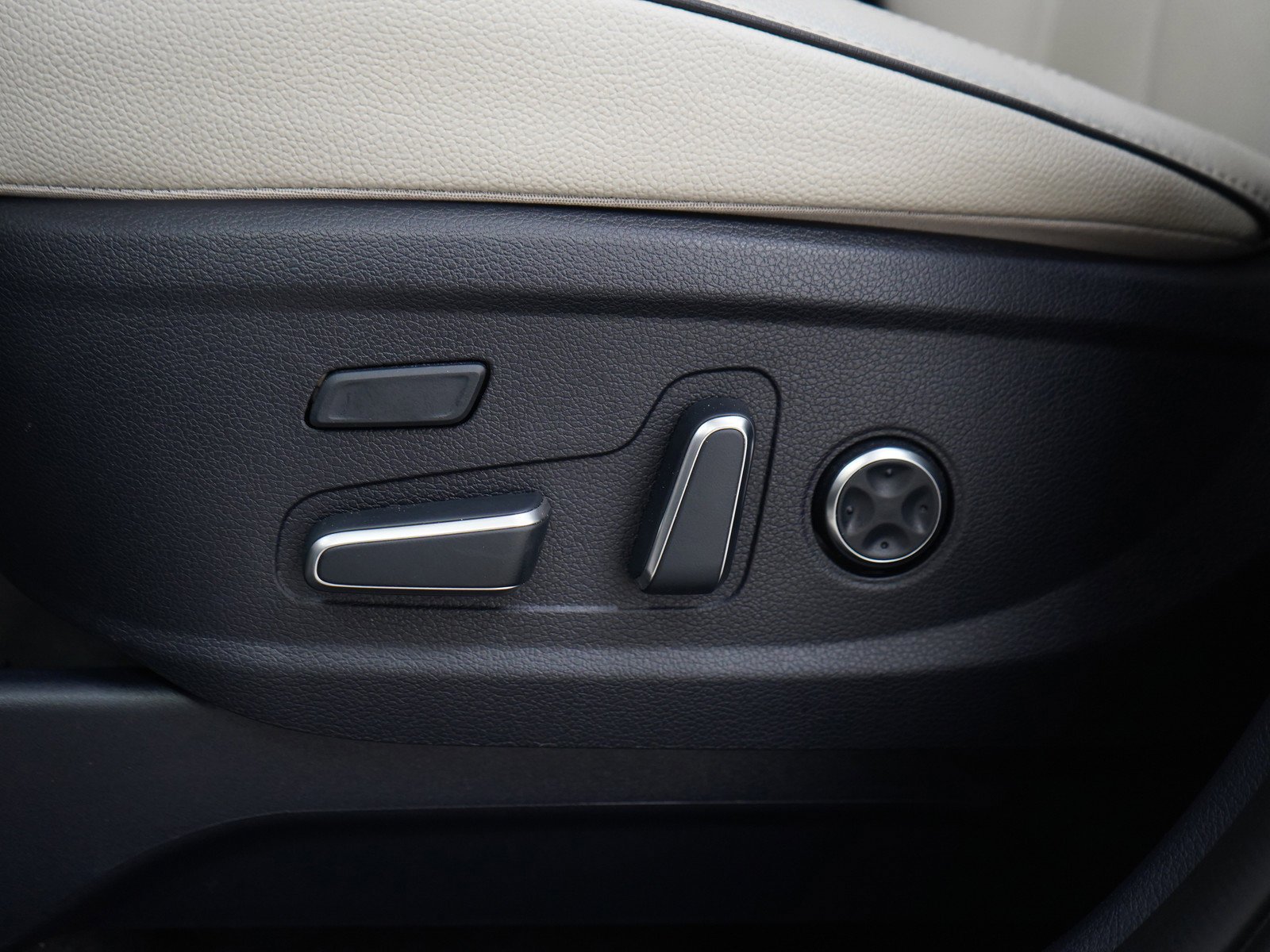 Certified Used 2024 Hyper White Hyundai Limited AWD image 30