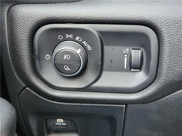 New 2026 PW7 Bright Whit Ram EXPRESS CREW CAB 4X2 5