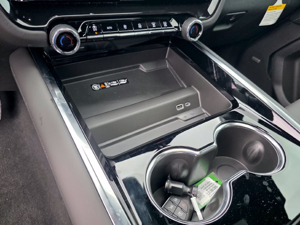 2025 Chevrolet Suburban Premier - Photo 16