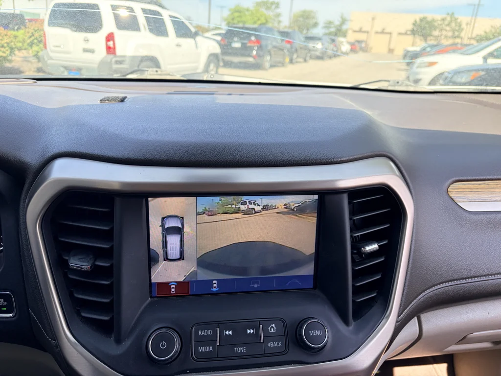 Used 2017 White Frost Tricoat GMC Denali image 29