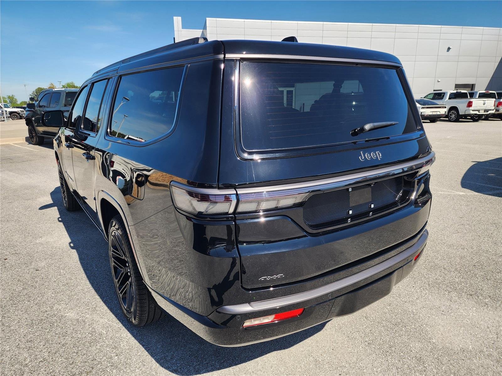 New 2026 High Gloss Black Exterior Paint Jeep Limited Reserve image 4