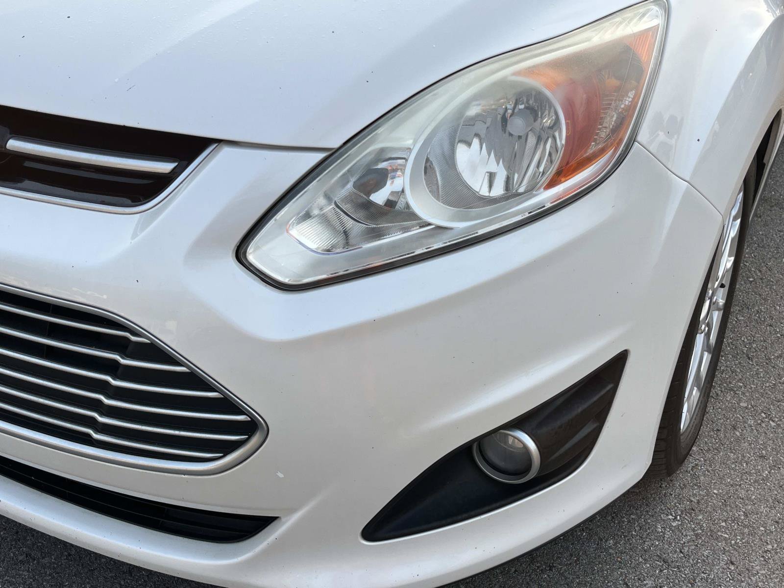 Used 2016 White Platinum Metallic Tri-Coat Ford SEL image 9
