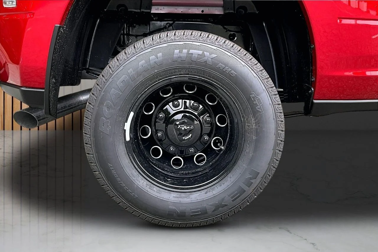 New 2026 Molten Red Pearl-Coat Exterior Paint RAM Big Horn image 34