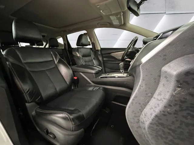 Used 2018 White Nissan Platinum image 14