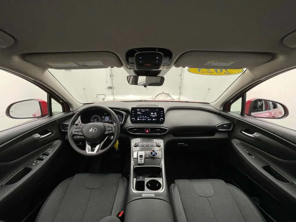 Used 2023 Red Hyundai SE image 3