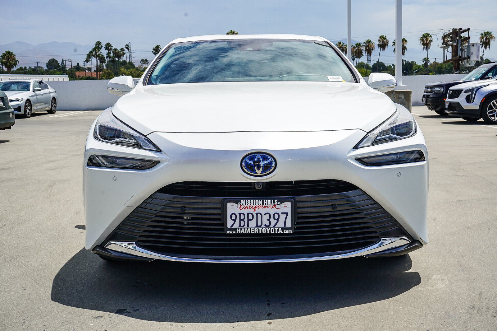 Certified Used 2022 Oxygen White Toyota XLE image 2