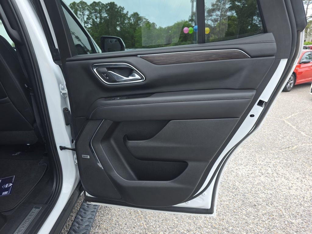 Used 2023 White Chevrolet Z71 image 31