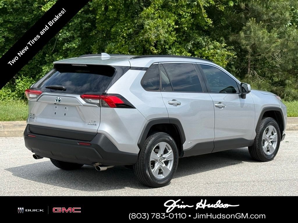 Used 2022 Silver Toyota XLE image 11