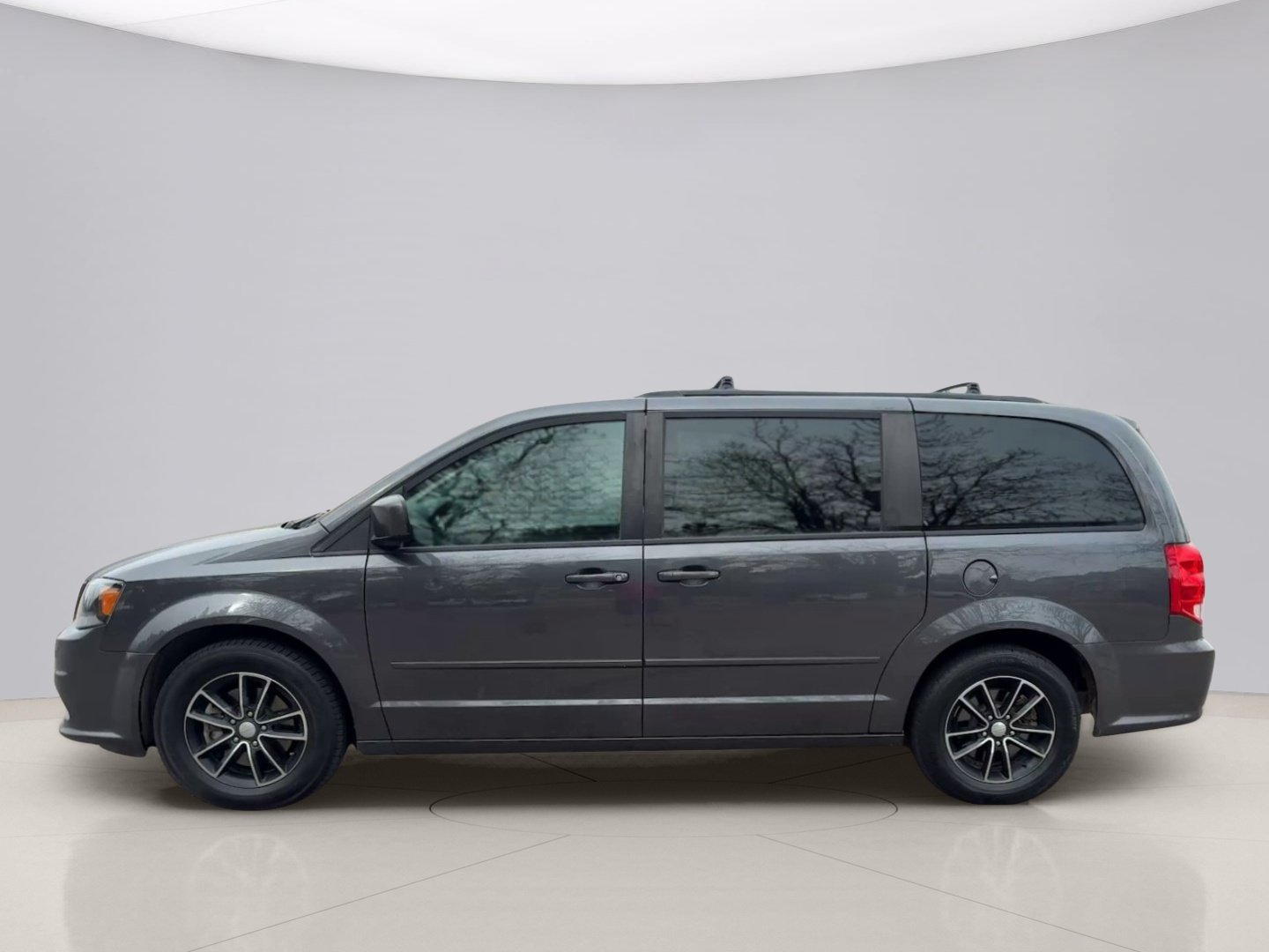 Used 2017 Gray Dodge SE image 2