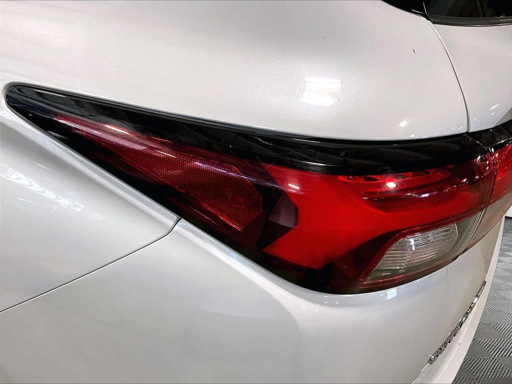 Used 2024 White Mitsubishi SE image 35