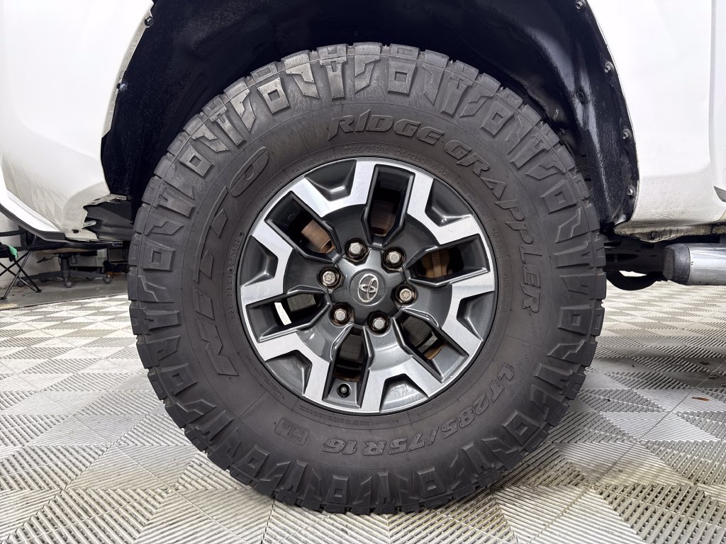 Used 2016 White Toyota SR image 20