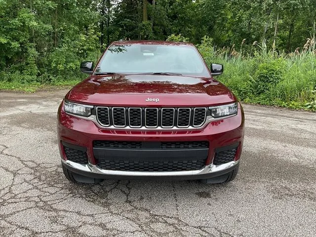 New 2026 Velvet Red Pearl-Coat Exterior Paint Jeep Laredo X image 2