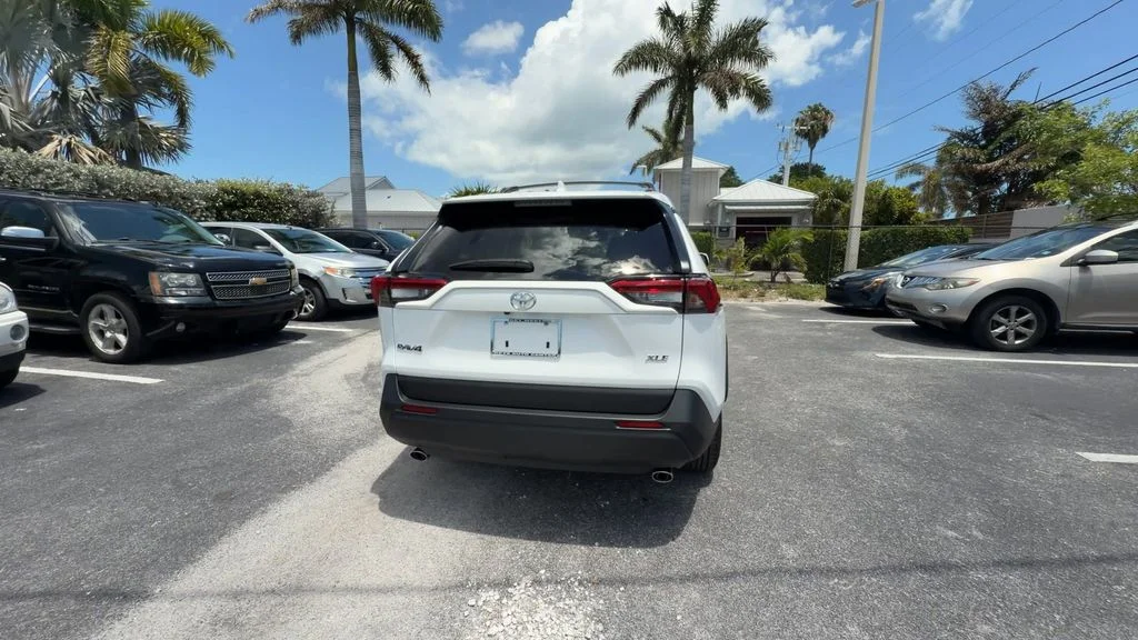 Used 2025 White Toyota XLE image 7