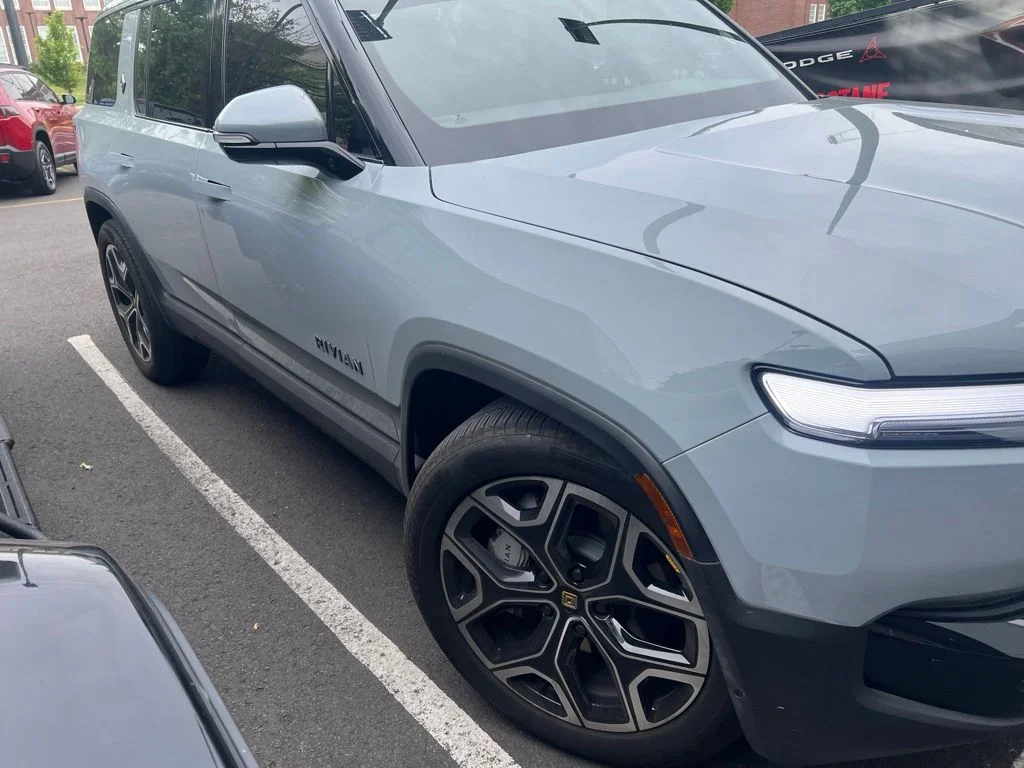 Used 2025  Rivian  image 2