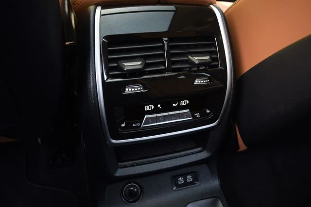 Used 2023 White BMW xDrive40i image 19
