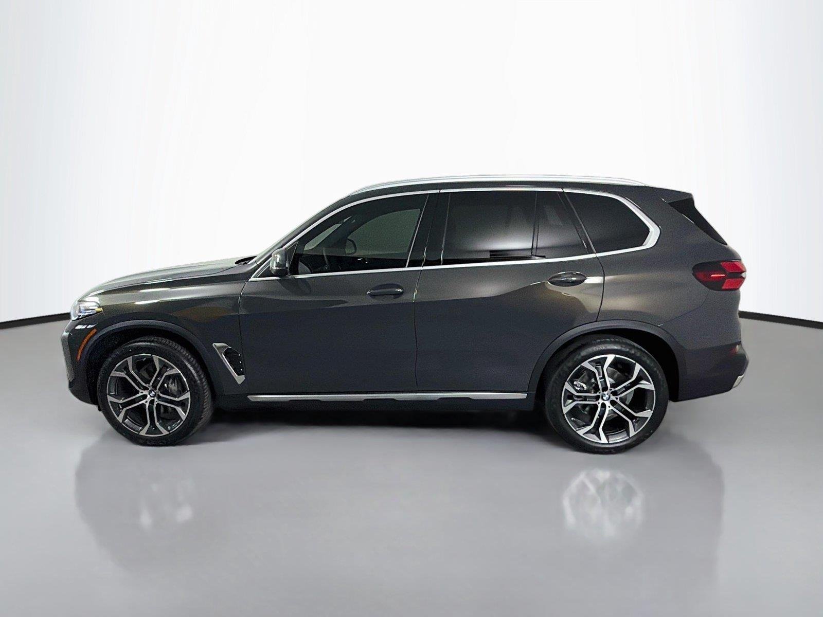 New 2026 Dravit Grey Metallic BMW sDrive40i image 8