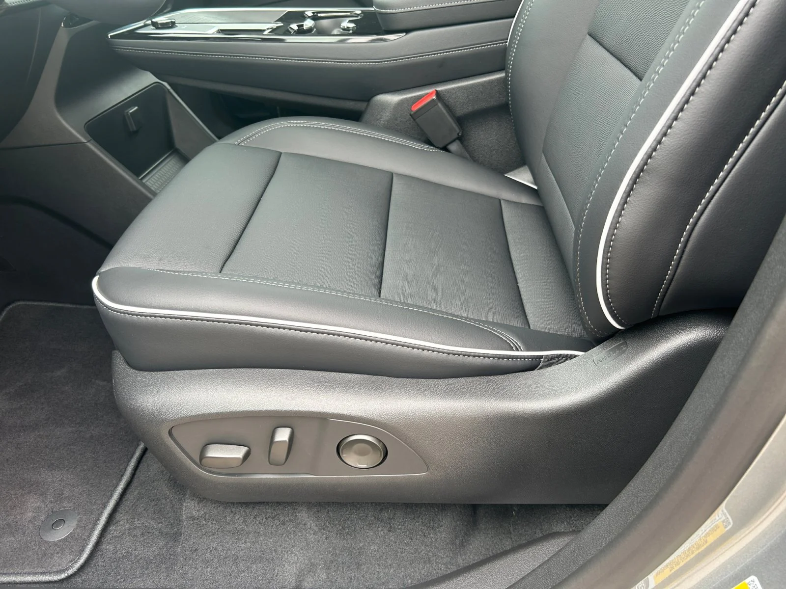 New 2026 Moonstone Grey Metallic Buick Preferred AWD image 15