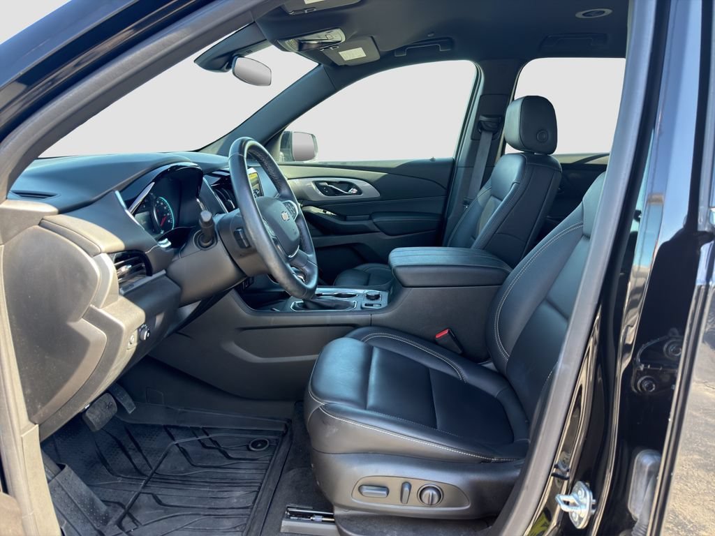 Used 2024 Mosaic Black Metallic Chevrolet LT Leather image 9