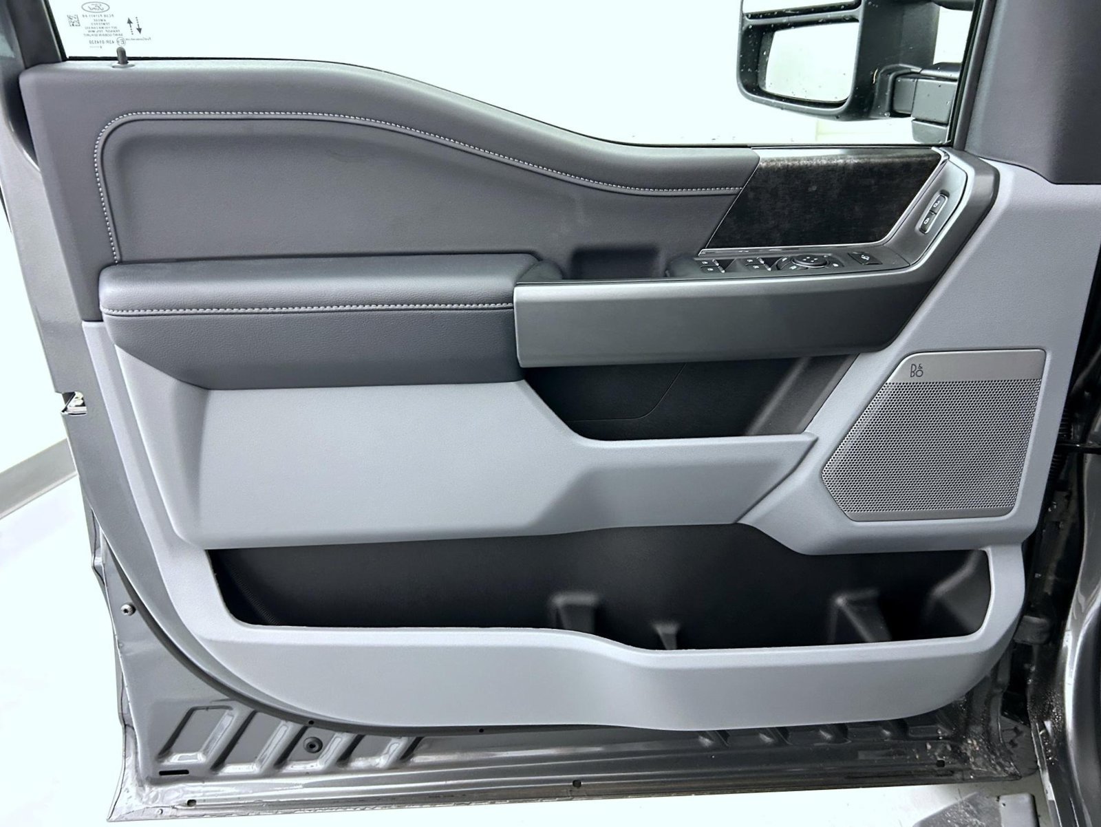 New 2026 Carbonized Gray Metallic Ford XLT image 9