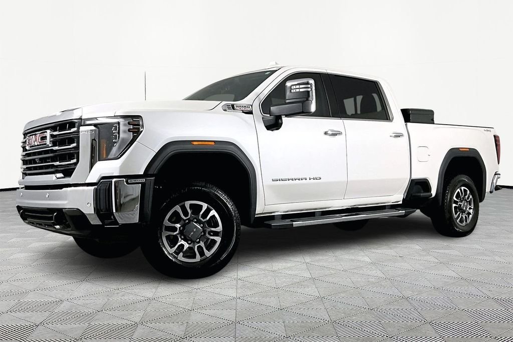 2025 GMC Sierra 4WD Crew Cab Standard Box SLT's photo