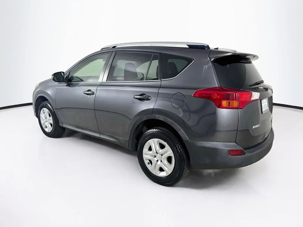 Used 2013 Gray Toyota LE image 5