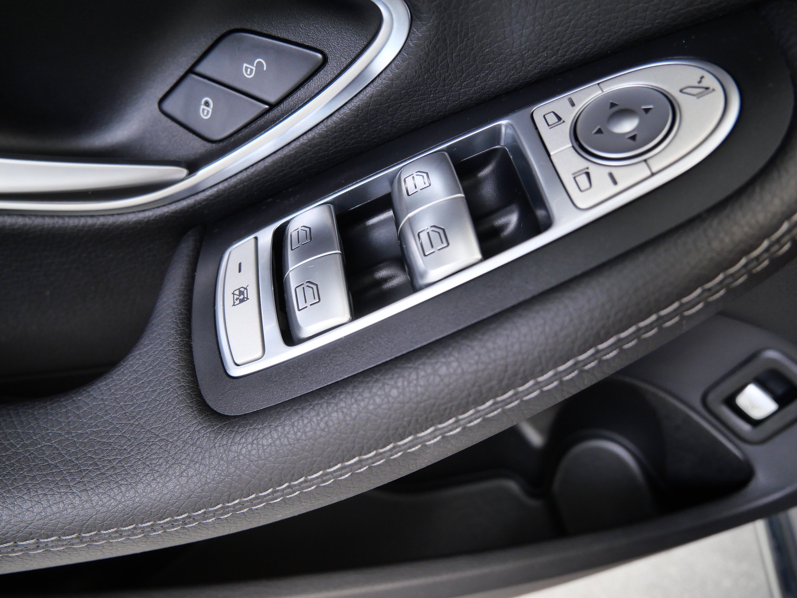 Used 2016 Palladium Silver Metallic Mercedes-Benz C 300 image 32