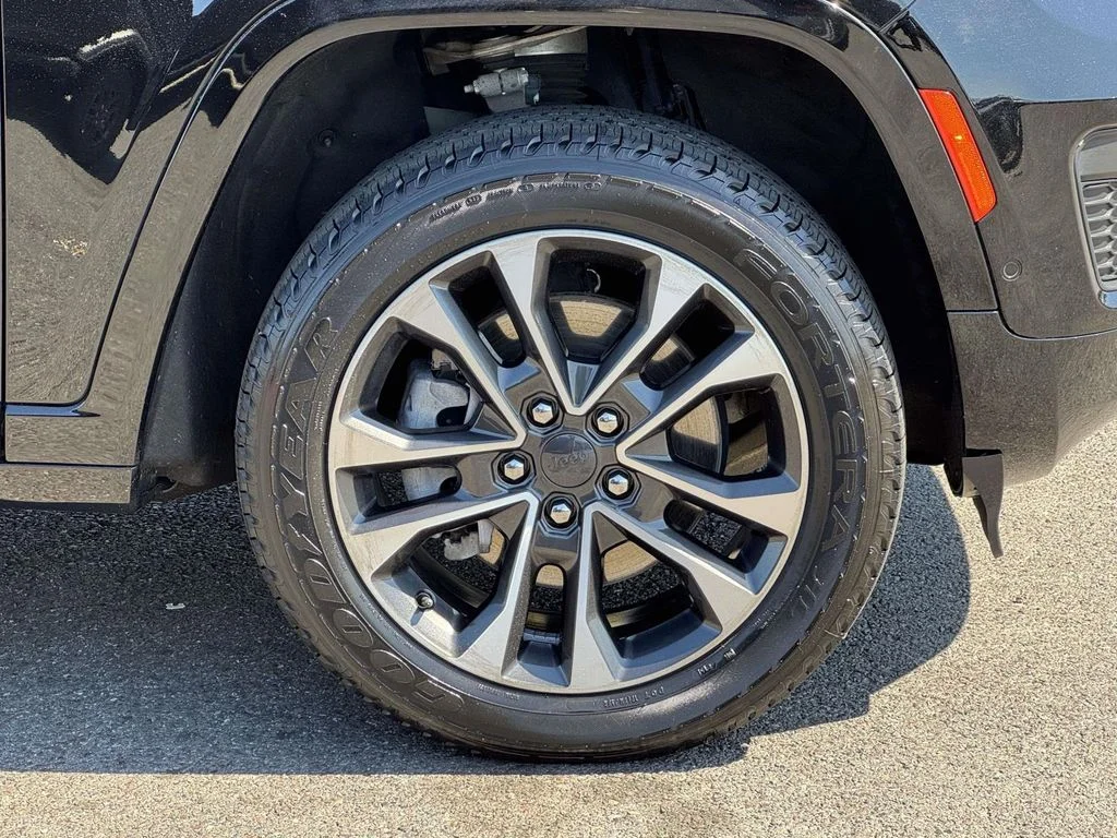 Used 2023 Black Jeep Overland image 12