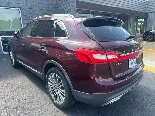 Used 2017 Burgundy Lincoln Reserve image 6