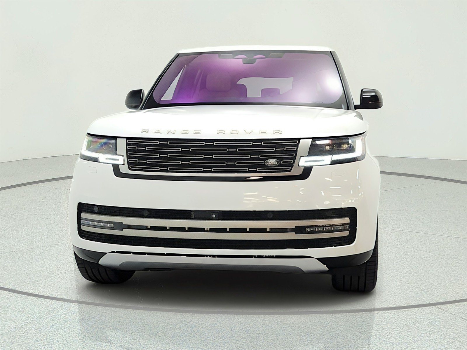 Used 2023 Fuji White Land Rover P400 SE SWB image 2