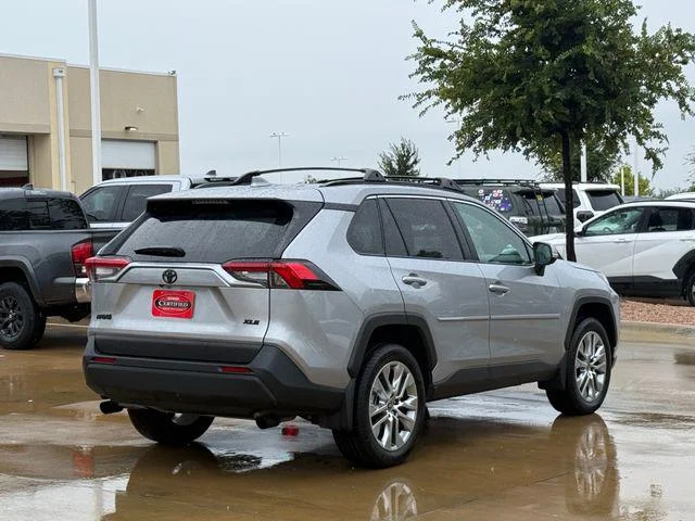 Certified Used 2025 SILVER SKY METALLIC Toyota XLE Premium image 5