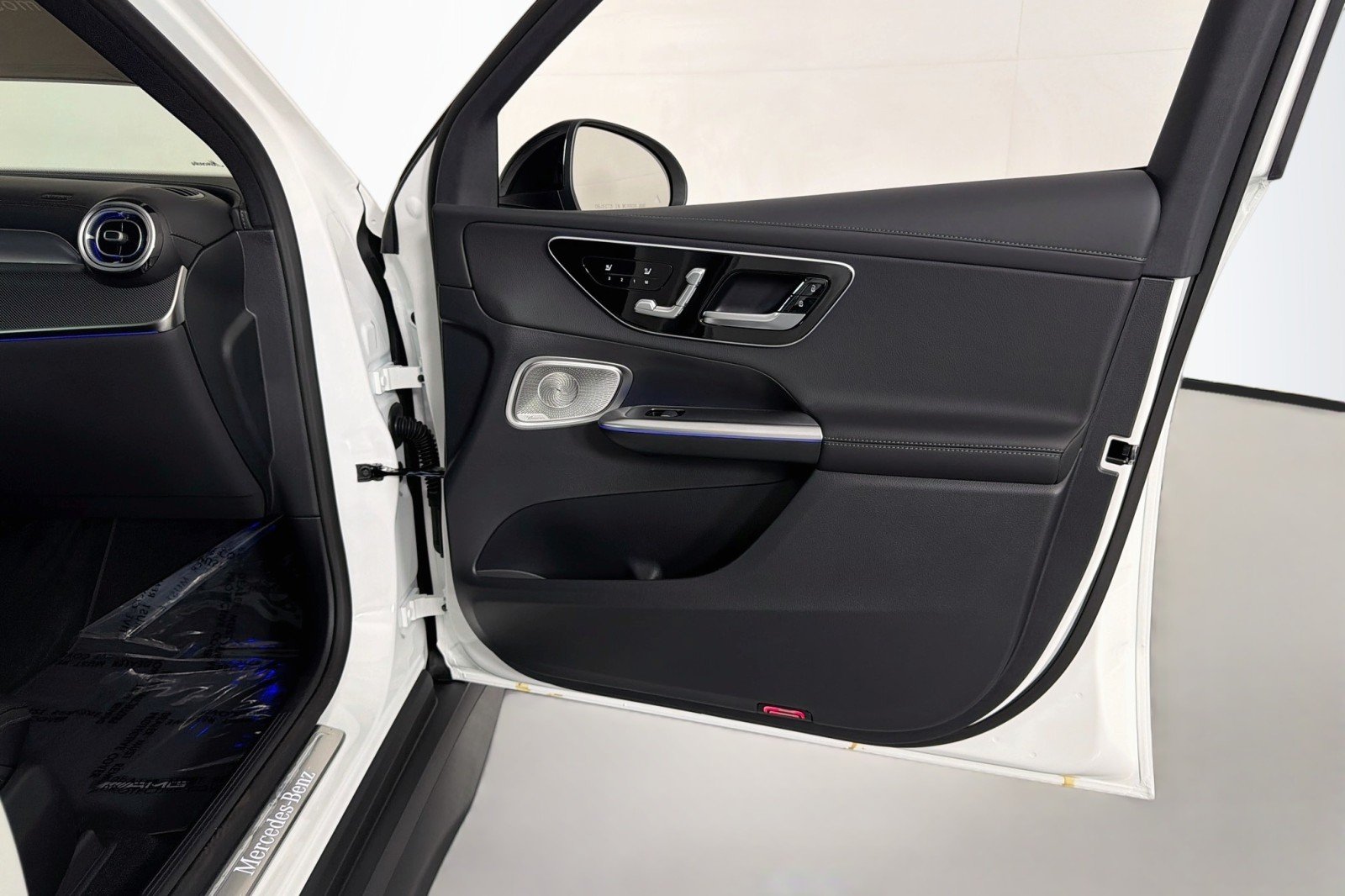 New 2027 Polar White Mercedes-Benz GLC 300 SUV image 23