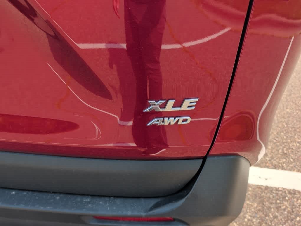 Used 2019 Ruby Flare Pearl Toyota XLE image 9