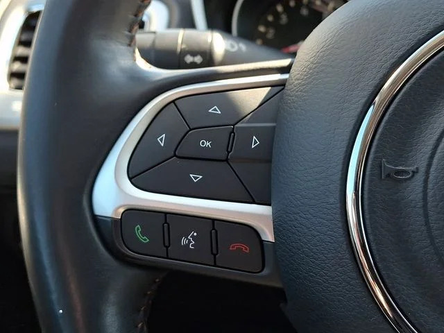 Used 2018 White Jeep Latitude image 21