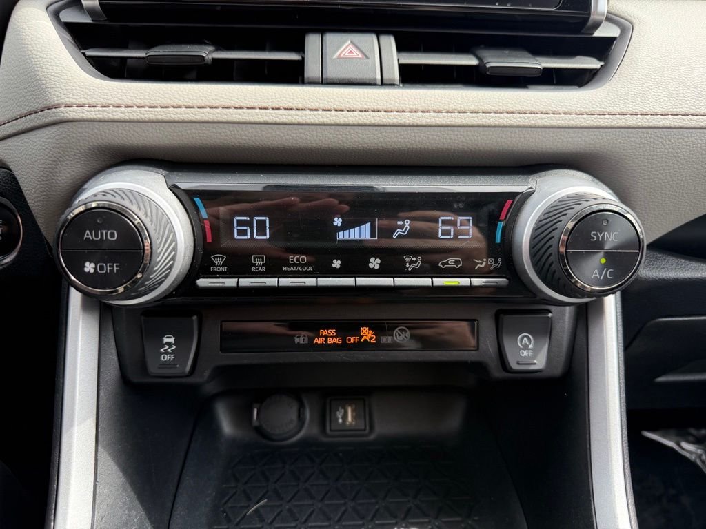 Used 2025 Ice Toyota XLE image 27