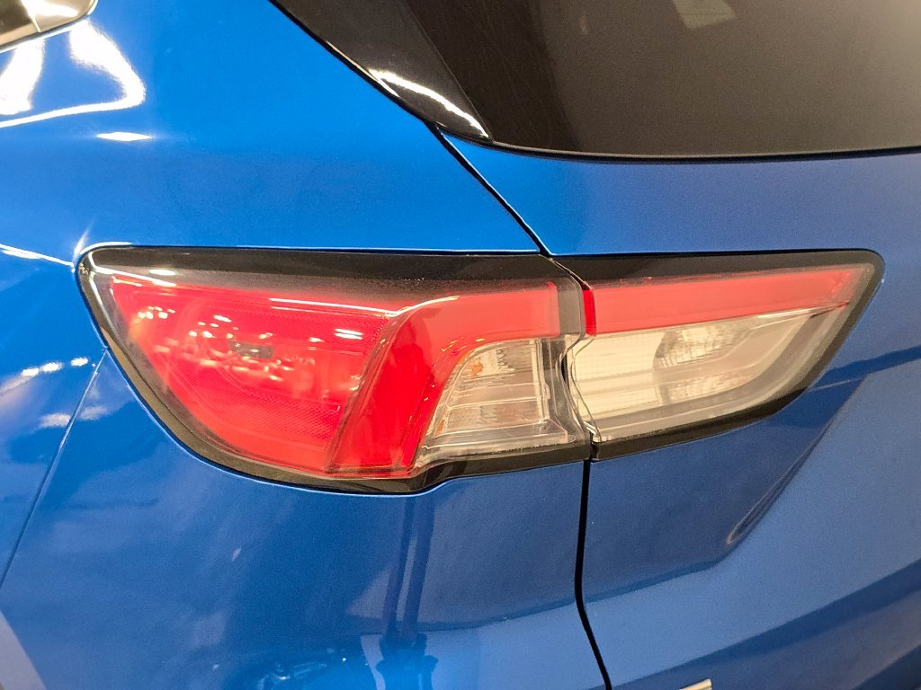 Used 2020 Blue Ford SE image 15