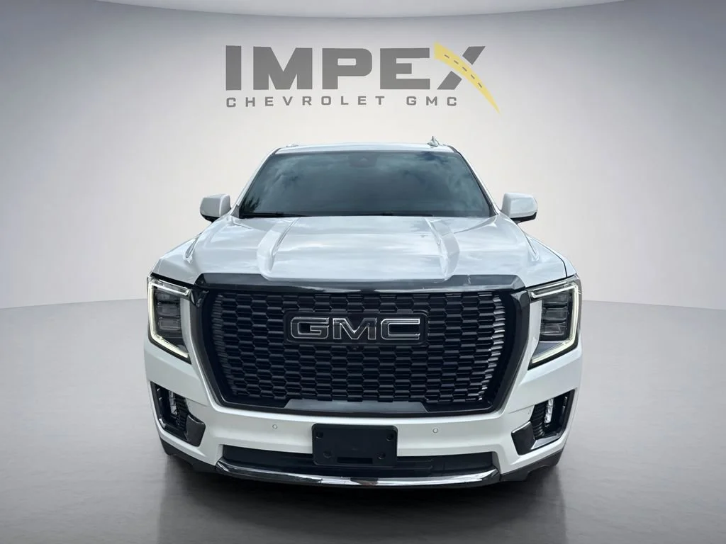 Used 2023 White Frost Tricoat GMC Denali Ultimate image 8