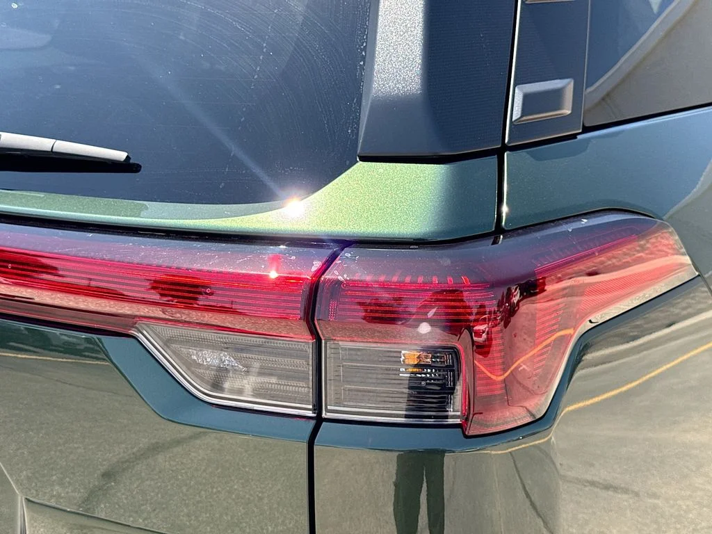 New 2026 DEEP EMERALD GREEN PEARL Subaru Premium image 35
